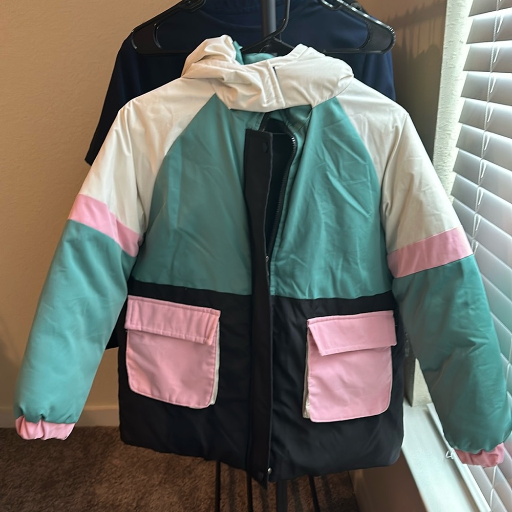 Unbranded jacket.